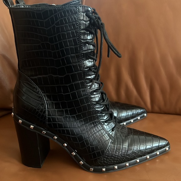 Charles David Black Croc Jetsetter Booties size 8.5 NWOT - Picture 3 of 6